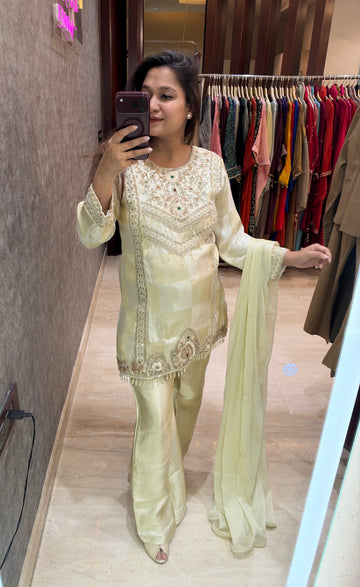 Nargis suit