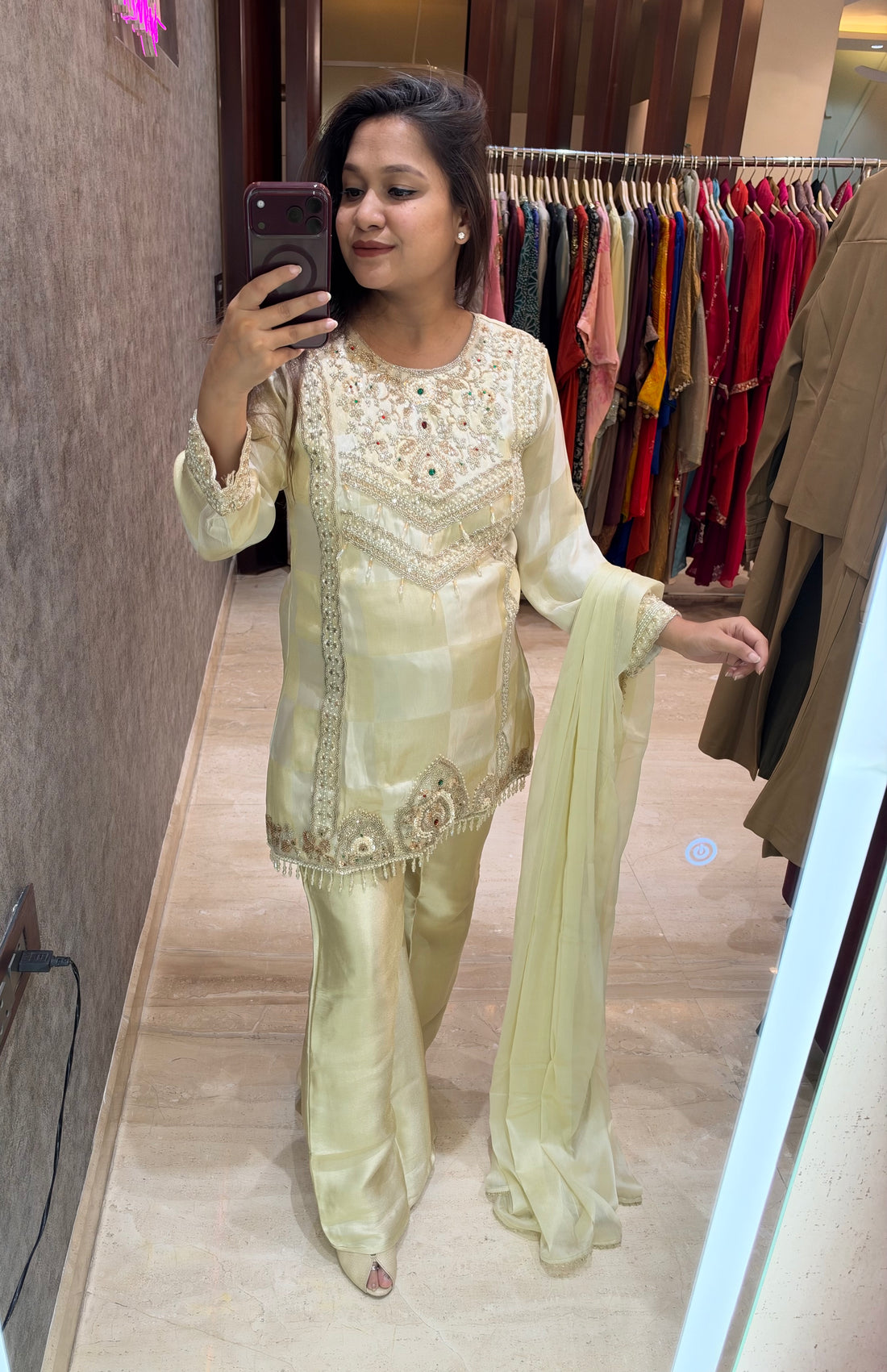 Nargis suit