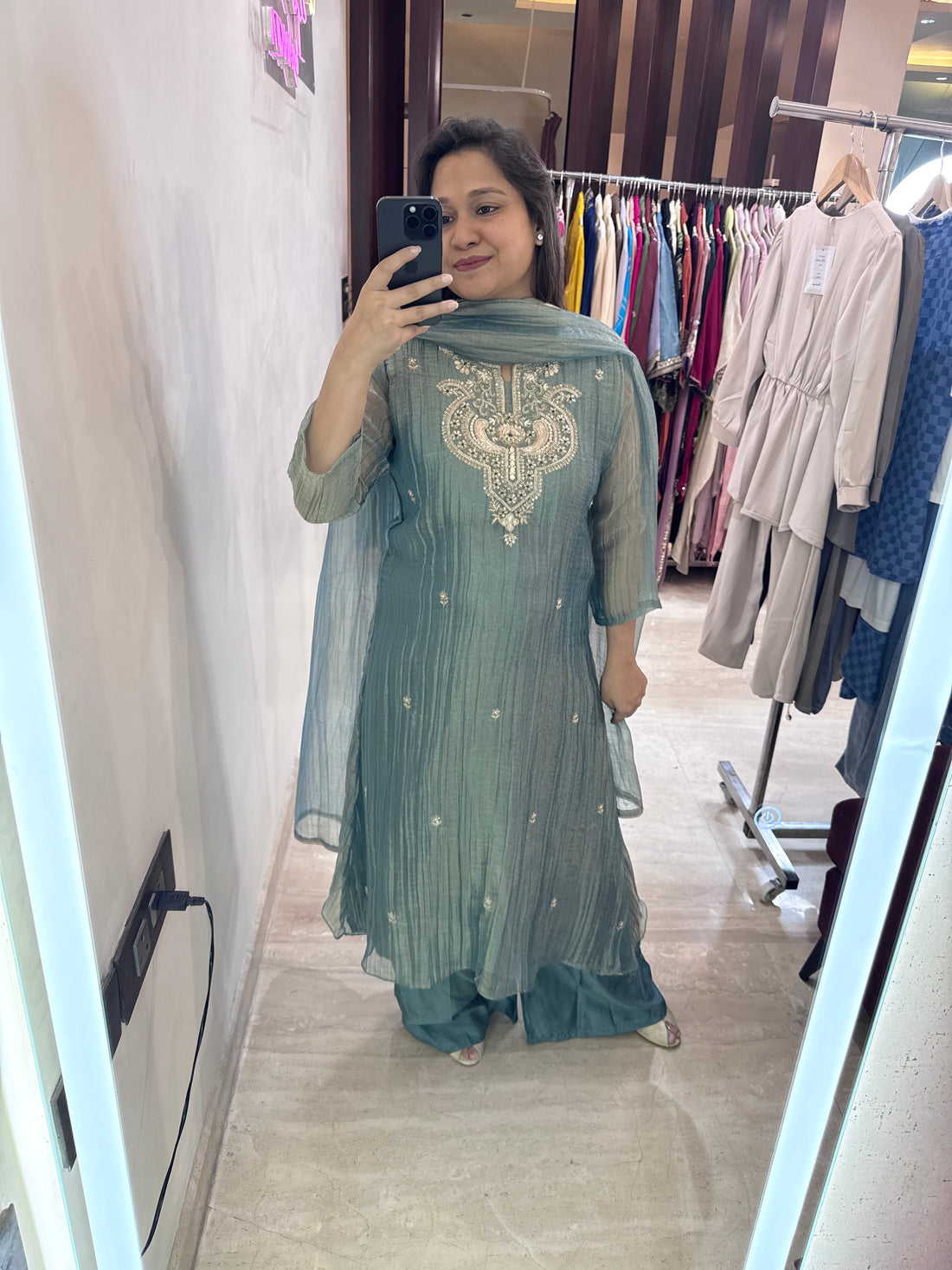 Tiara suit