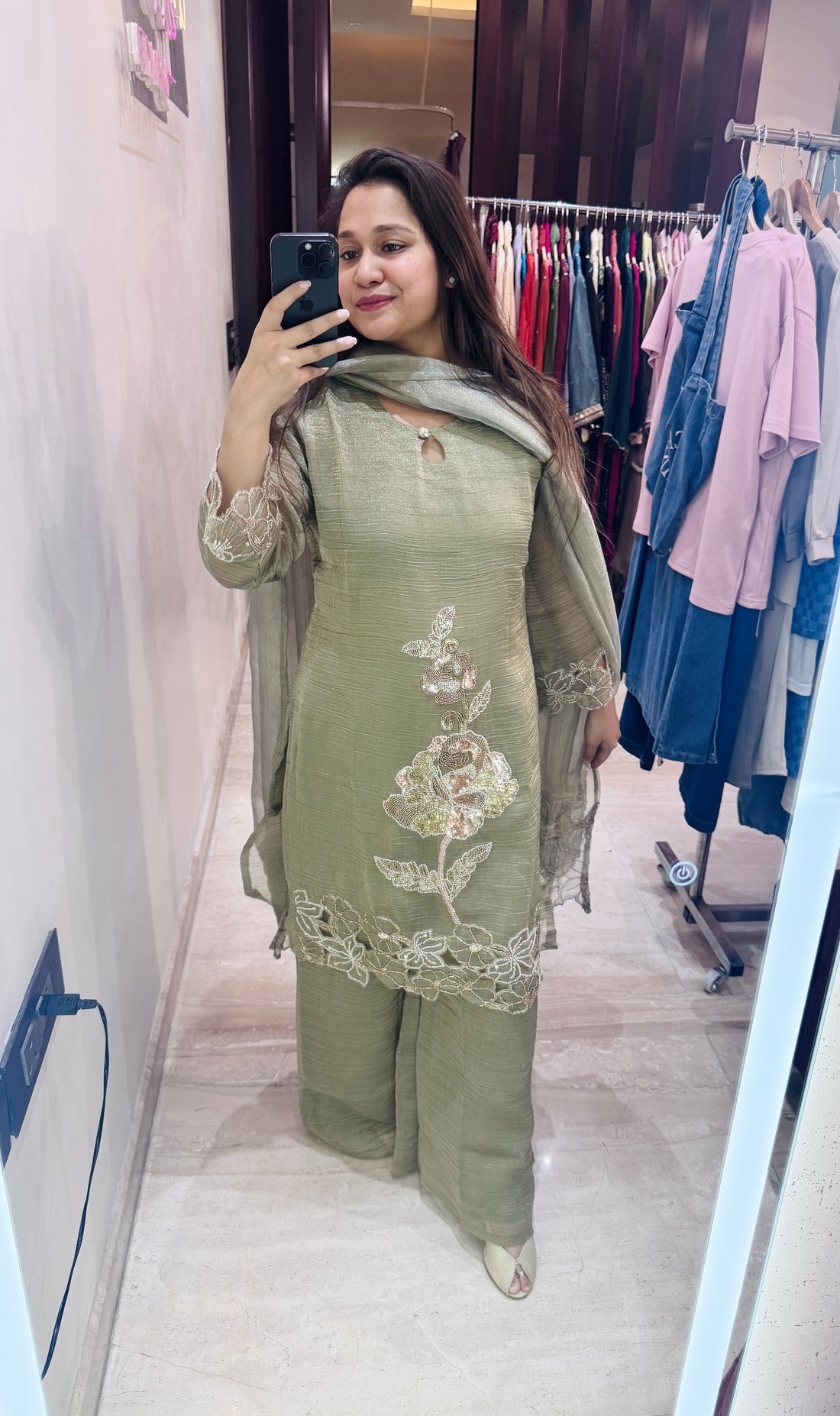 Aqsa suit