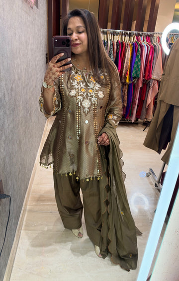 Wania Farshi Short Anarkali